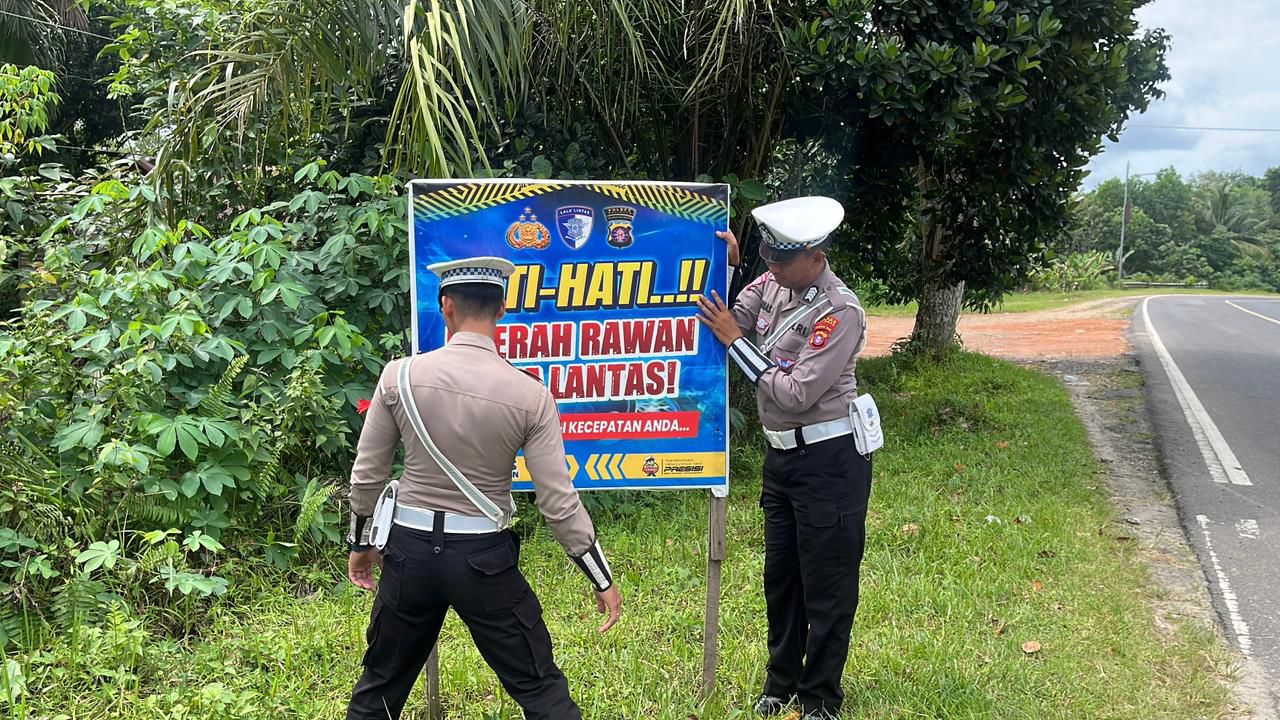 Satlantas Polres Katingan Pasang Spanduk Himbauan Rawan Laka Lantas, Ajak Masyarakat Tertib Berlalu Lintas