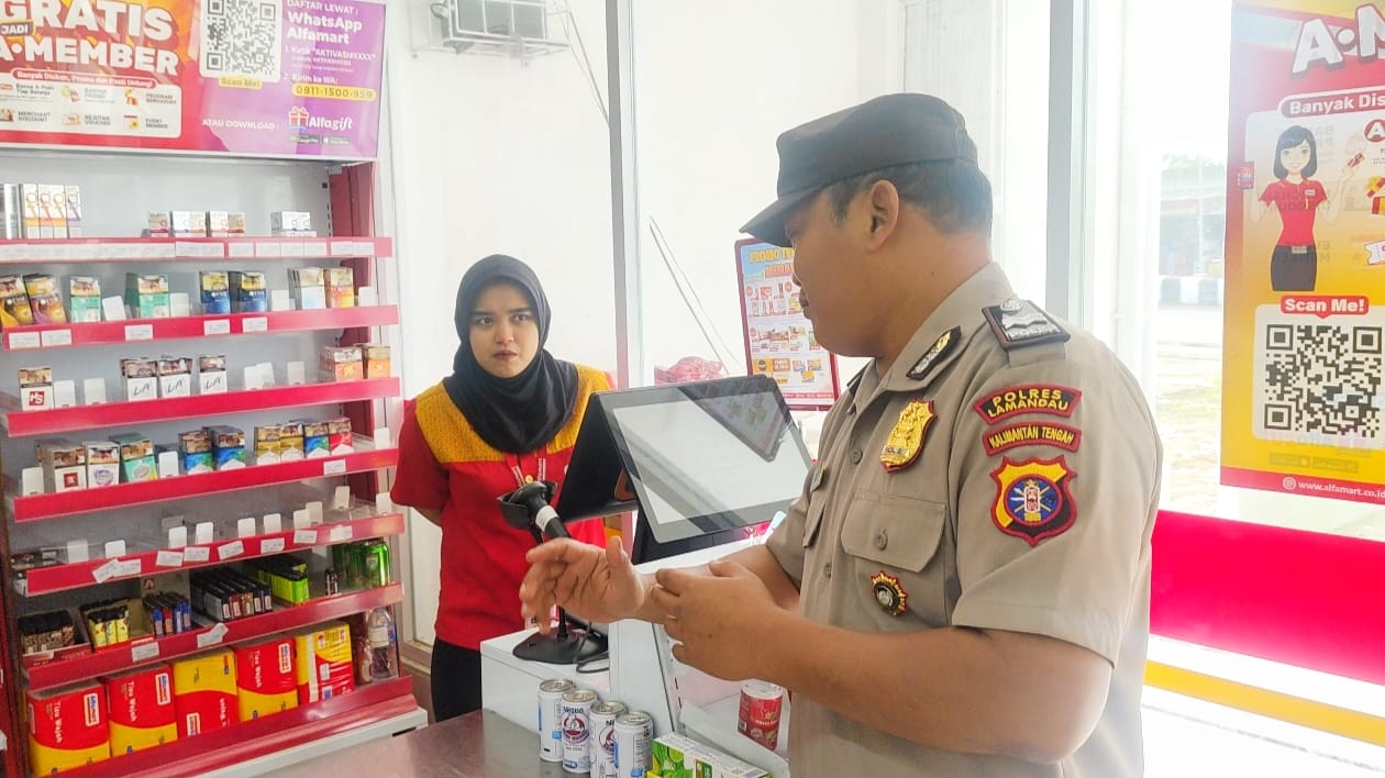 Sat Binmas Polres Lamandau Laksanakan Kegiatan Sambang ke Toko Minimarket