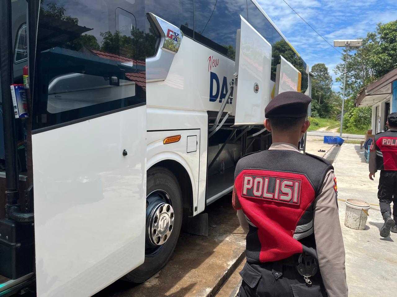 Piket Sat Samapta Polres Lamandau Patroli dan Sambangi Terminal Bus Damri untuk Jaga Kamtibmas Kondusif