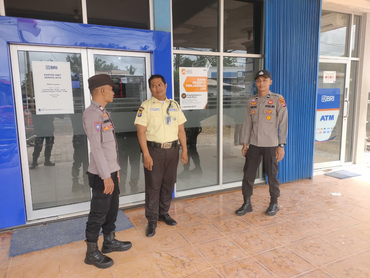 Piket Polsek Patroli dan Silaturahmi dengan Satpam Bank BRI