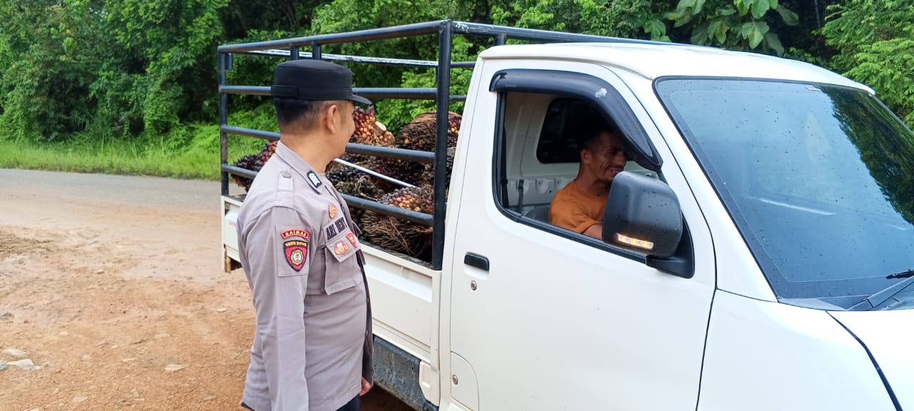 Piket Polsek Lamandau Sambangi Warga, Imbau Pengendara Lebih Berhati-hati di Jalan