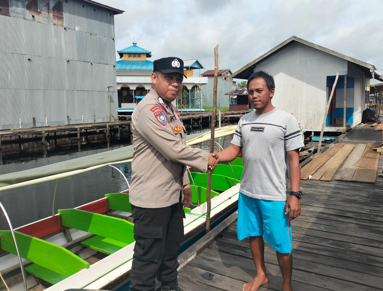 Bhabinkamtibmas Polsek Katingan Kuala Kunjungi Warga Binaannya Serta Sosialisasikan Operasi Lilin Telabang 2025
