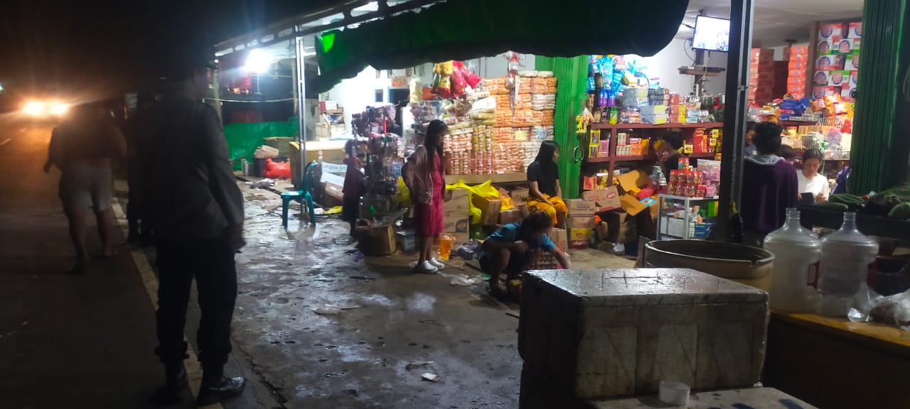 Piket Polsek laksanakan Patroli di Pasar di Wilkum Polsek Delang