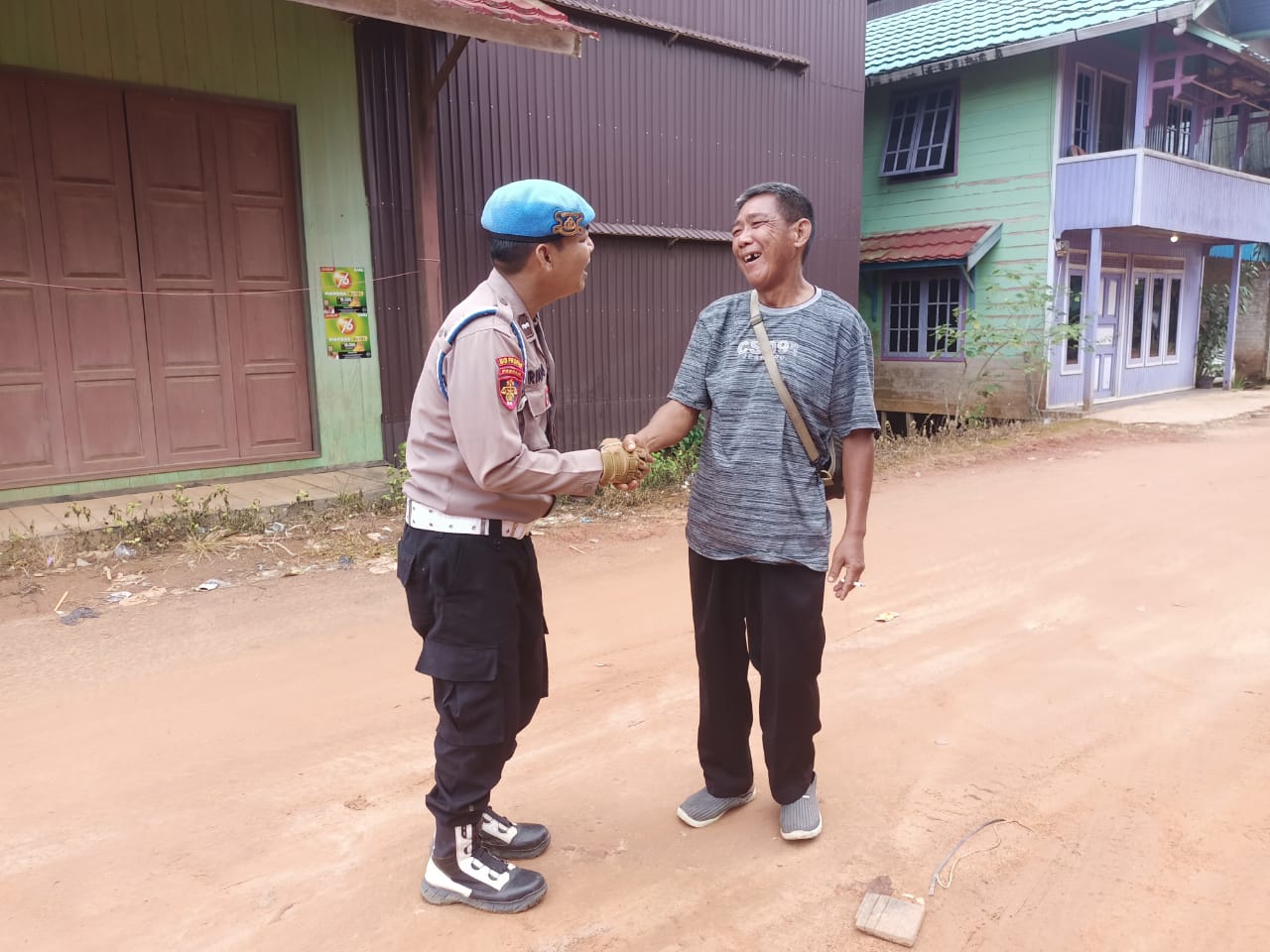 *Patroli Siang Polsek Marikit: Hadir, Melindungi, dan Melayani Masyarakat Untuk Memberikan Pelayanan Terbaik.*