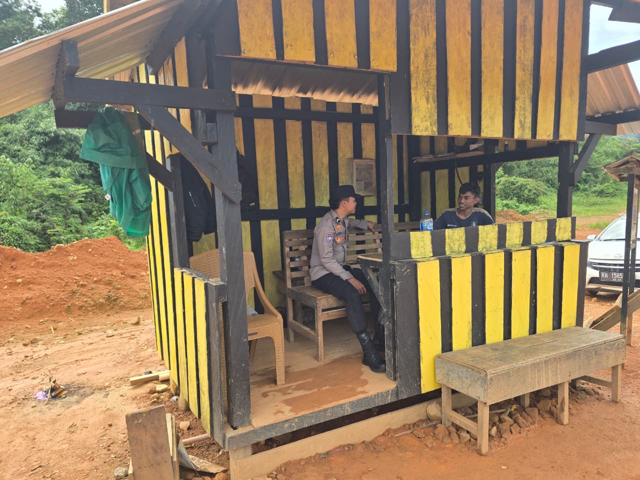 Personil Polsek Lamandau Patroli dan Sambang Pos Satpam Perusahaan