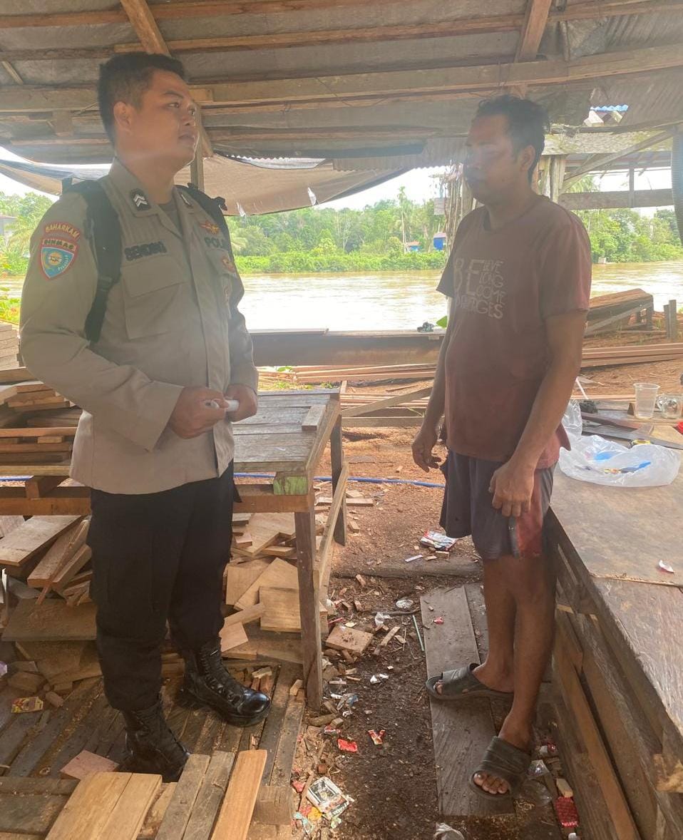 *Lewat Sambang Bhabinkamtibmas Ajak Warga Wujudkan Kamtibmas Kondusif*