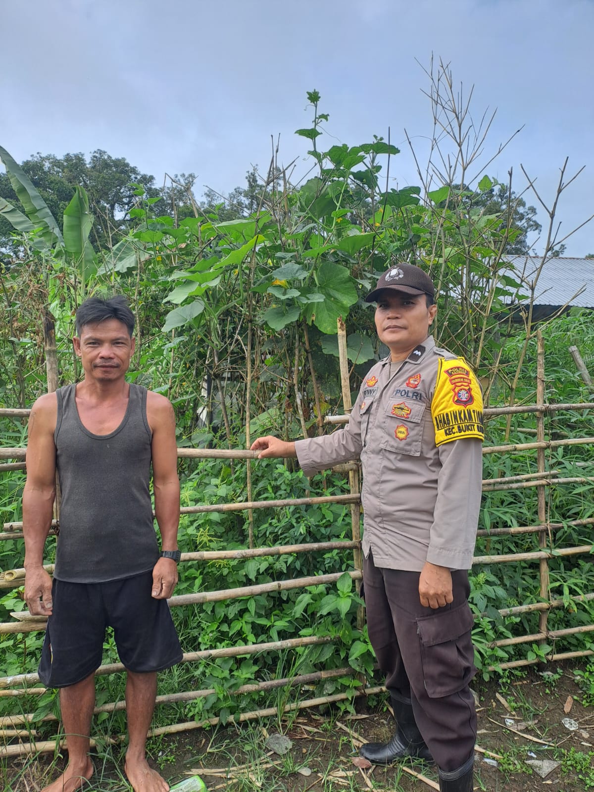 Mendukung Ketahanan Pangan, Personil Polsek Katingan Hulu dan Bukit Raya Cek Lokasi Pemanfaatan Pekarangan Warga.