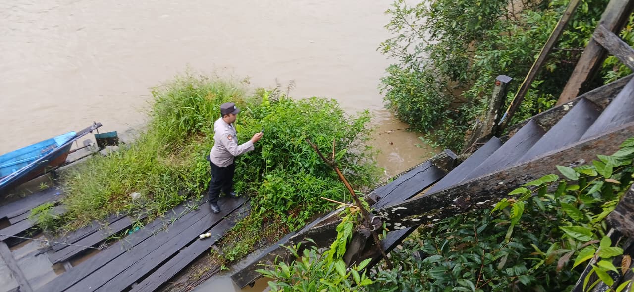 Piket Polsek Cek Debit Air Sungai Lamandau