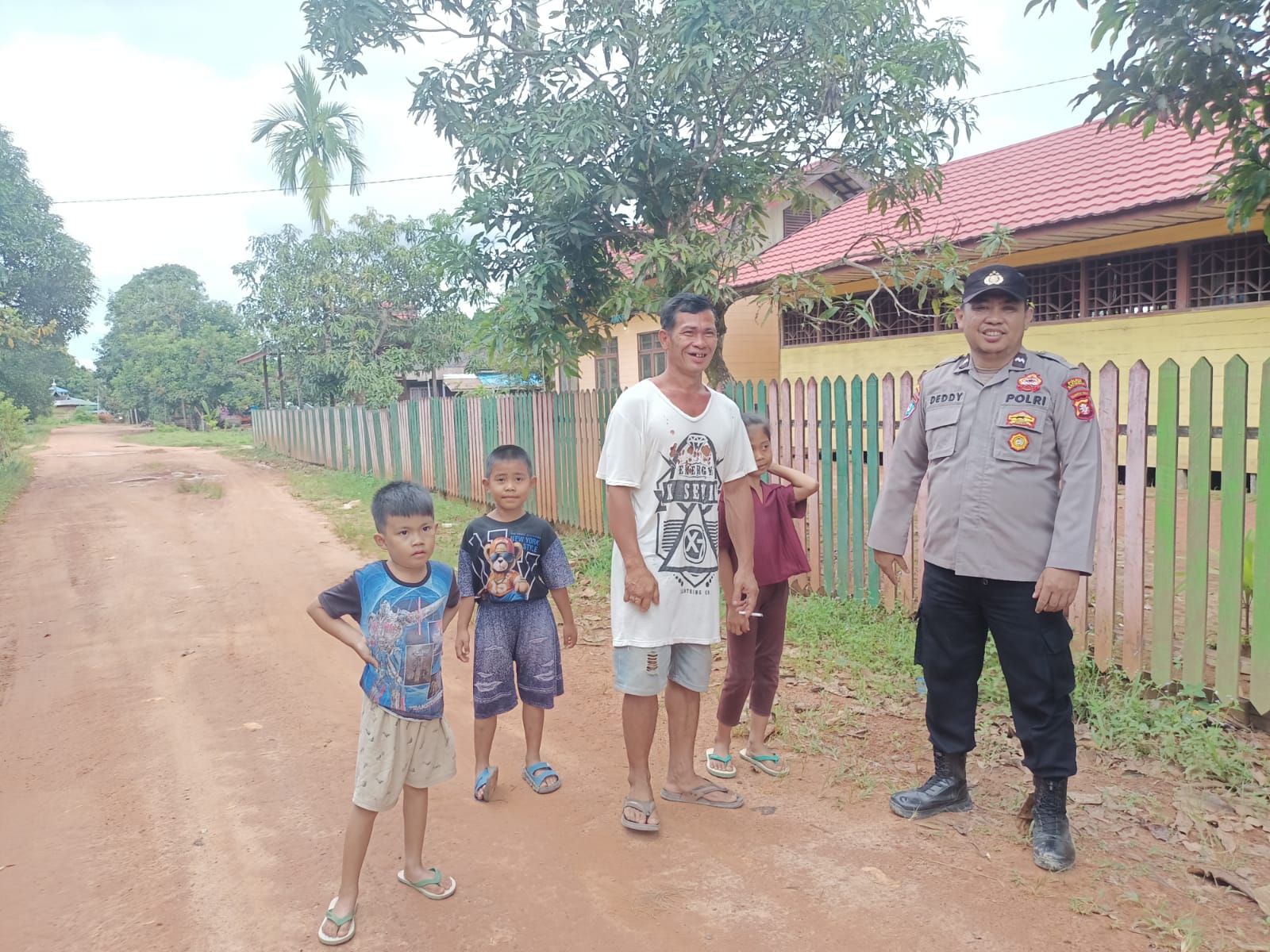 *Patroli Siang Polsek Marikit: Hadir, Melindungi, dan Melayani Masyarakat.*