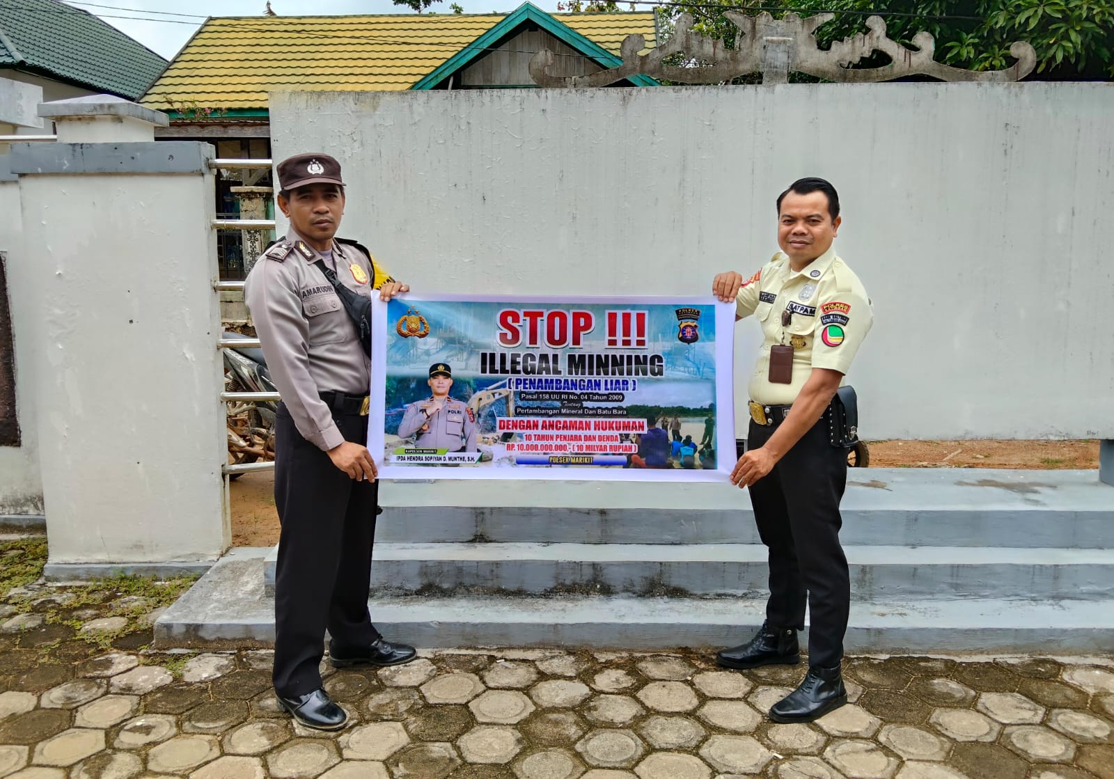 Bhabinkamtibmas Sambangi dan Sosialisasi Ilegal Mining Kepada masyarakat di Desa Tumbang Hiran.