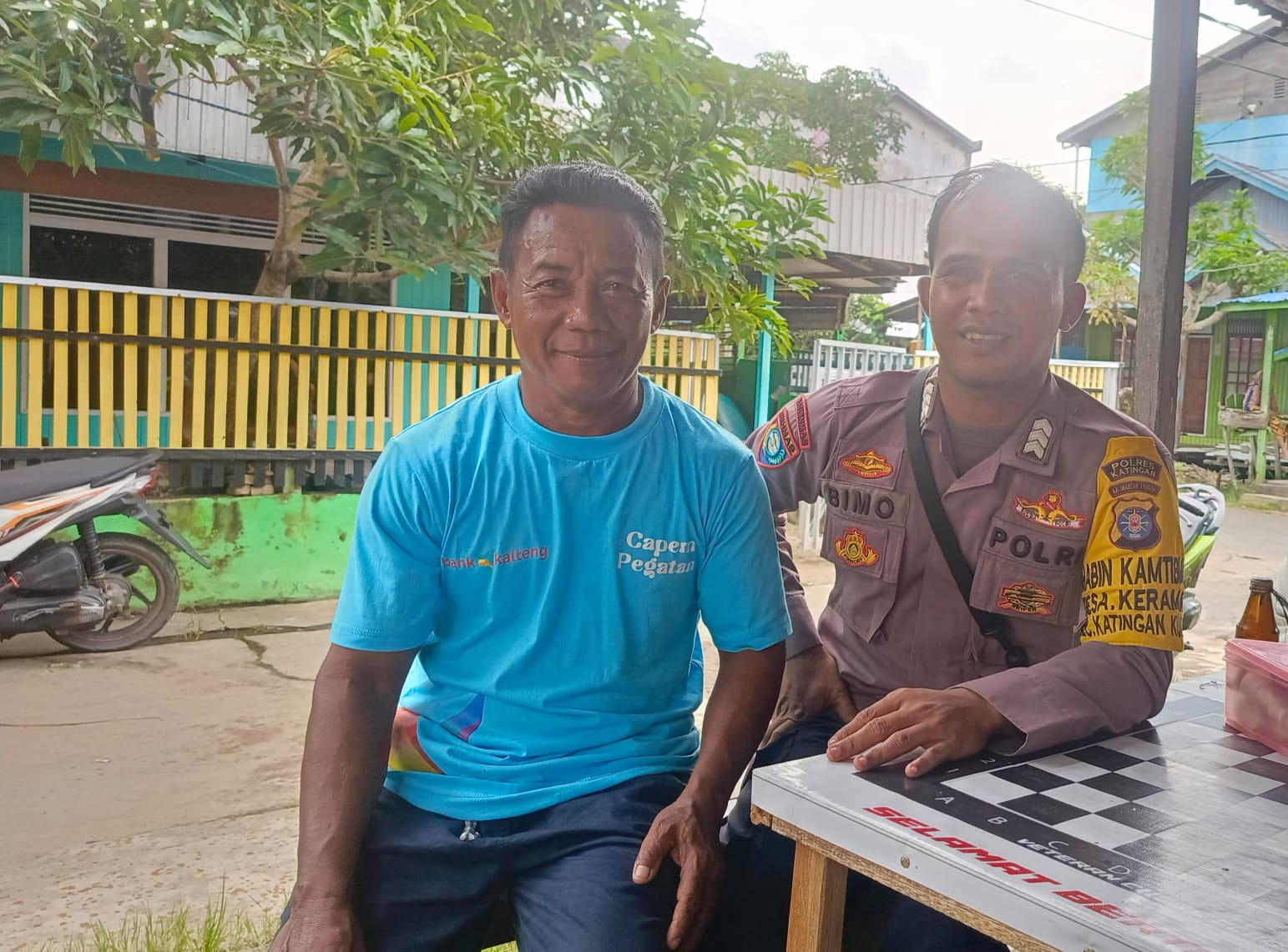 Bhabinkamtibmas Polsek Katingan Kuala Melaksanakan Sambang Kamtibmas Ke Warga Desa Binaannya