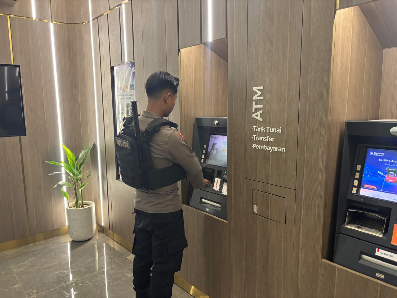 Piket Samapta melaksanakan Patroli di Objek-objek Vital Bank ATM