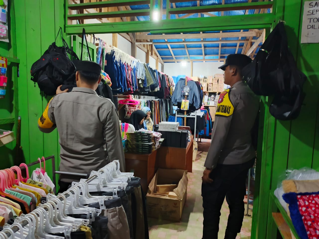 Piket Polsek Lamandau Silaturahmi Ke Pedagang