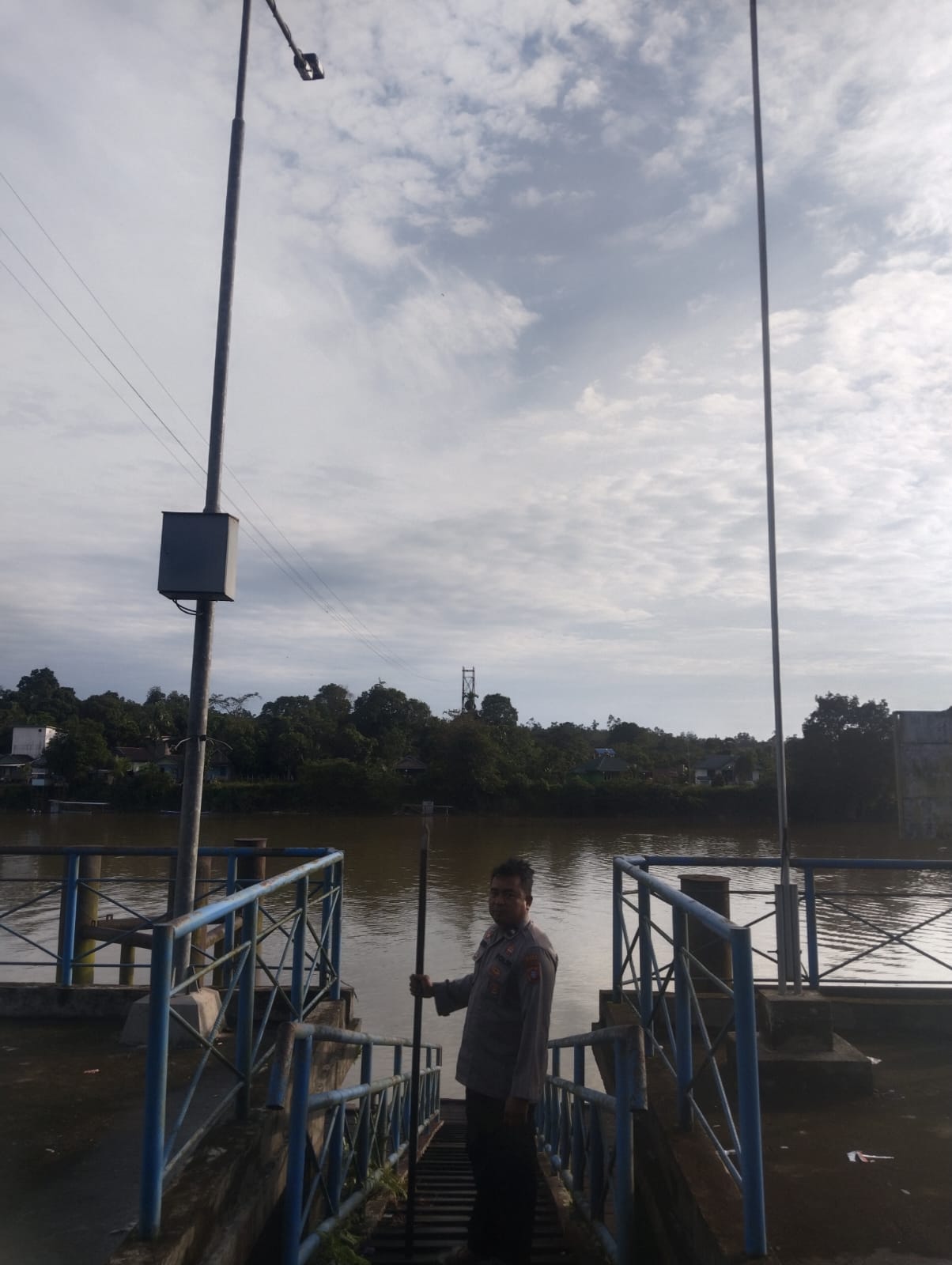 Piket Polsek Bulik Cek debit air di Kelurahan Nanga Bulik