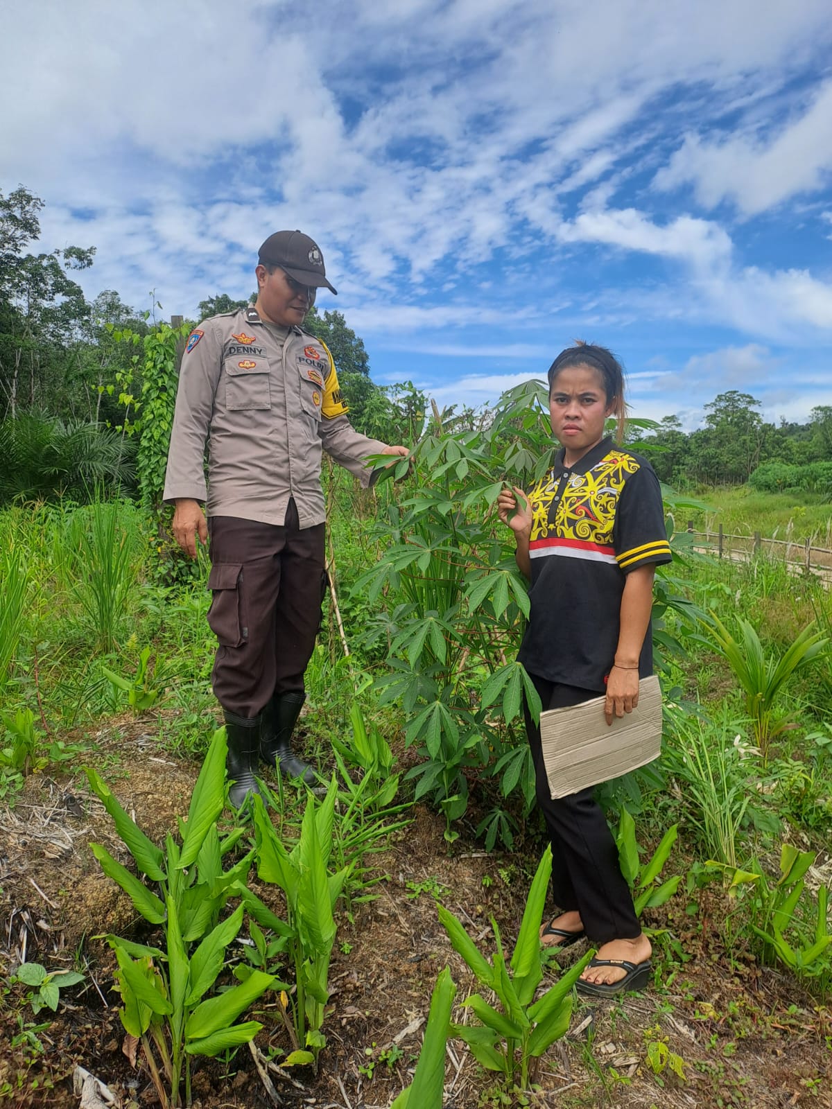 Mendukung Ketahanan Pangan, Personil Polsek Katingan Hulu dan Bukit Raya Cek Lokasi Pemanfaatan Pekarangan Warga.