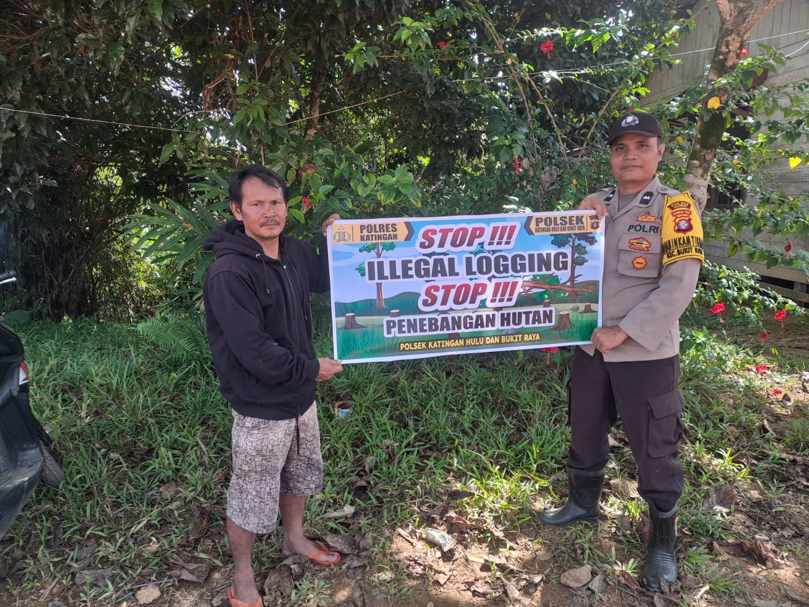 Upaya Pencegahan Penebangan Hutan secara Liar (Ilegal Logging), Bhabinkamtibmas sosialisasi kepada masyarakat.