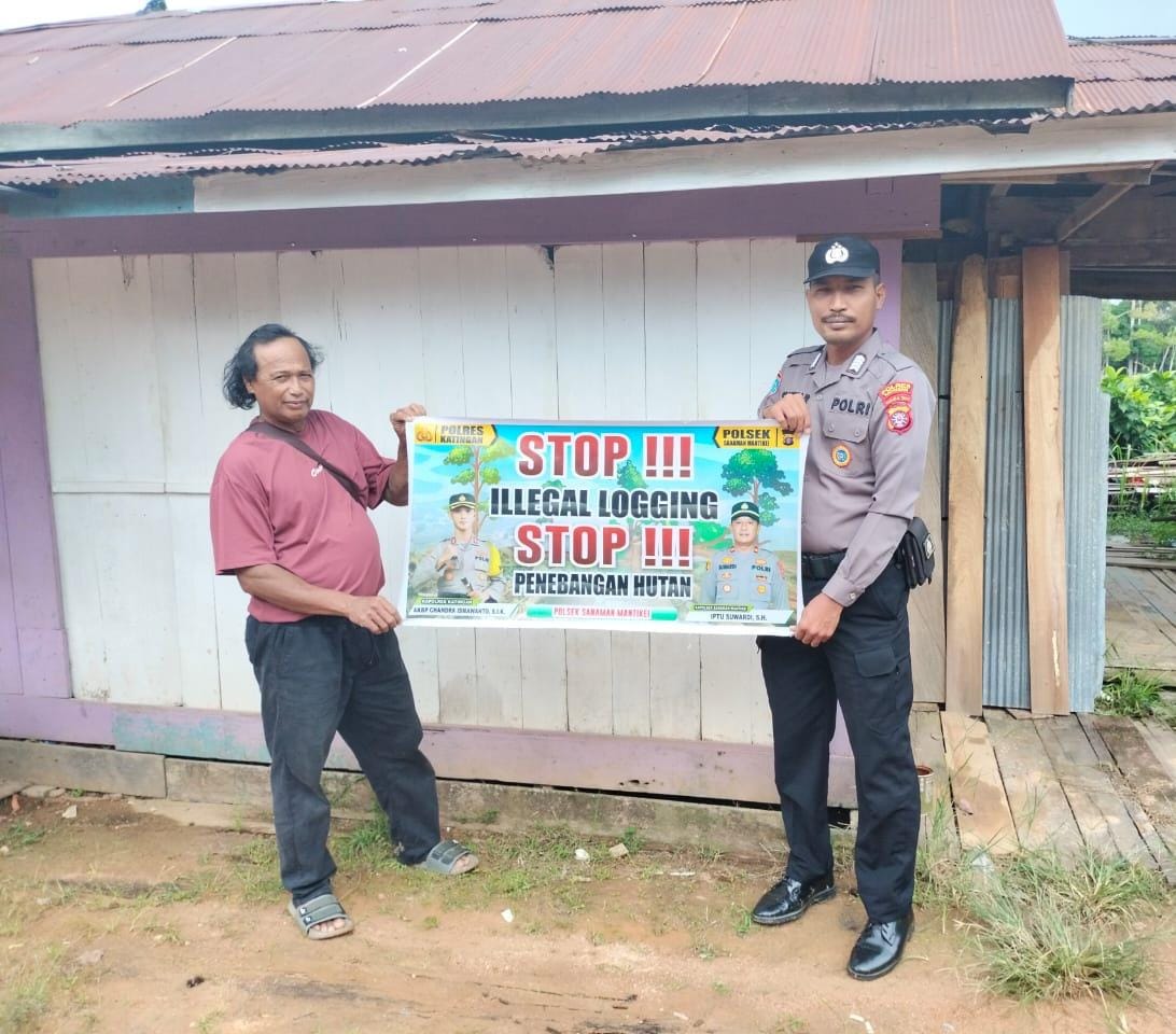 Bhabinkamtibmas laksanakan Sosialisasikan tentang larangan dan sangsi Pidana bagi pelaku Ilegal Logging kepada masyarakat di  Desa Binaan.