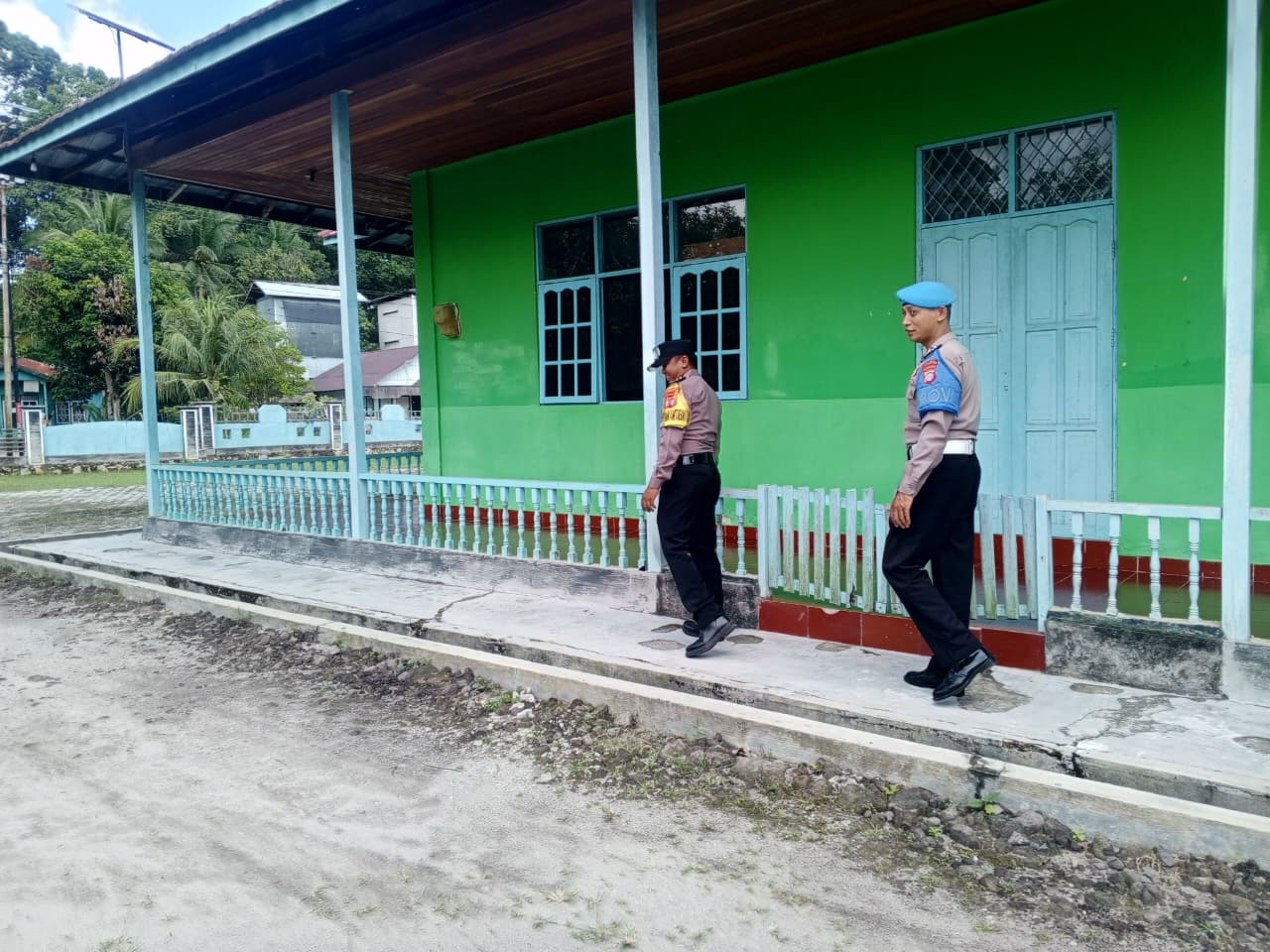 Patroli Dialogis, Polsek Tewang Sangalang Garing dan Pulau Malan Sampaikan Imbauan Kepada Warga.