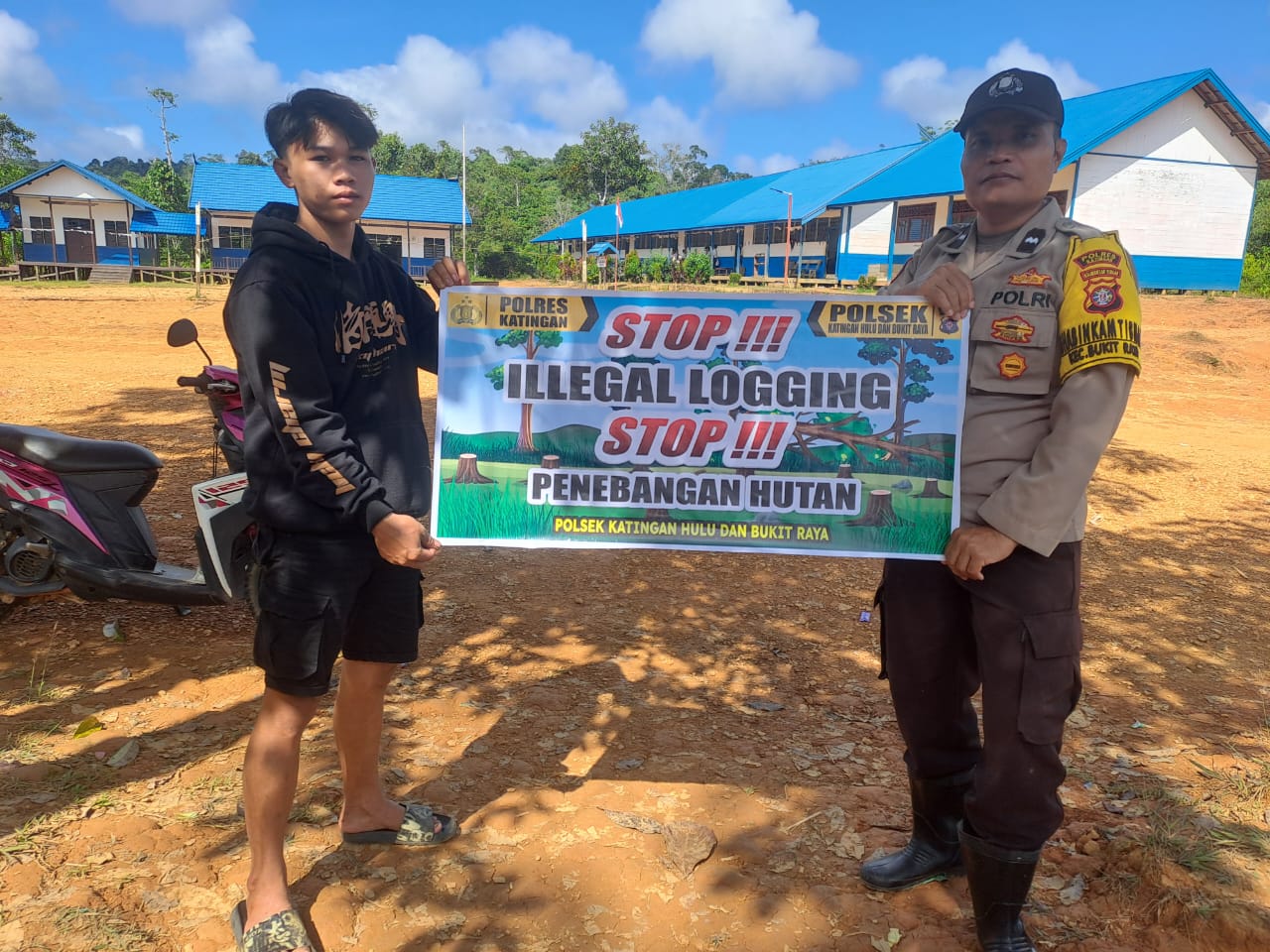 Upaya Pencegahan Penebangan Hutan secara Liar (Ilegal Logging), Bhabinkamtibmas sosialisasi kepada masyarakat.