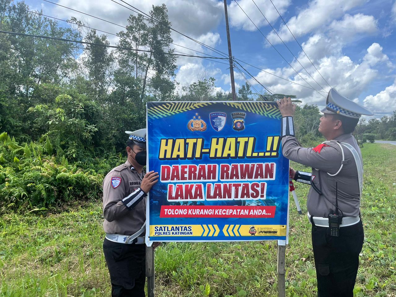 Satlantas Polres Katingan Pasang Spanduk Himbauan Rawan Laka Lantas, Ajak Masyarakat Tertib Berlalu Lintas