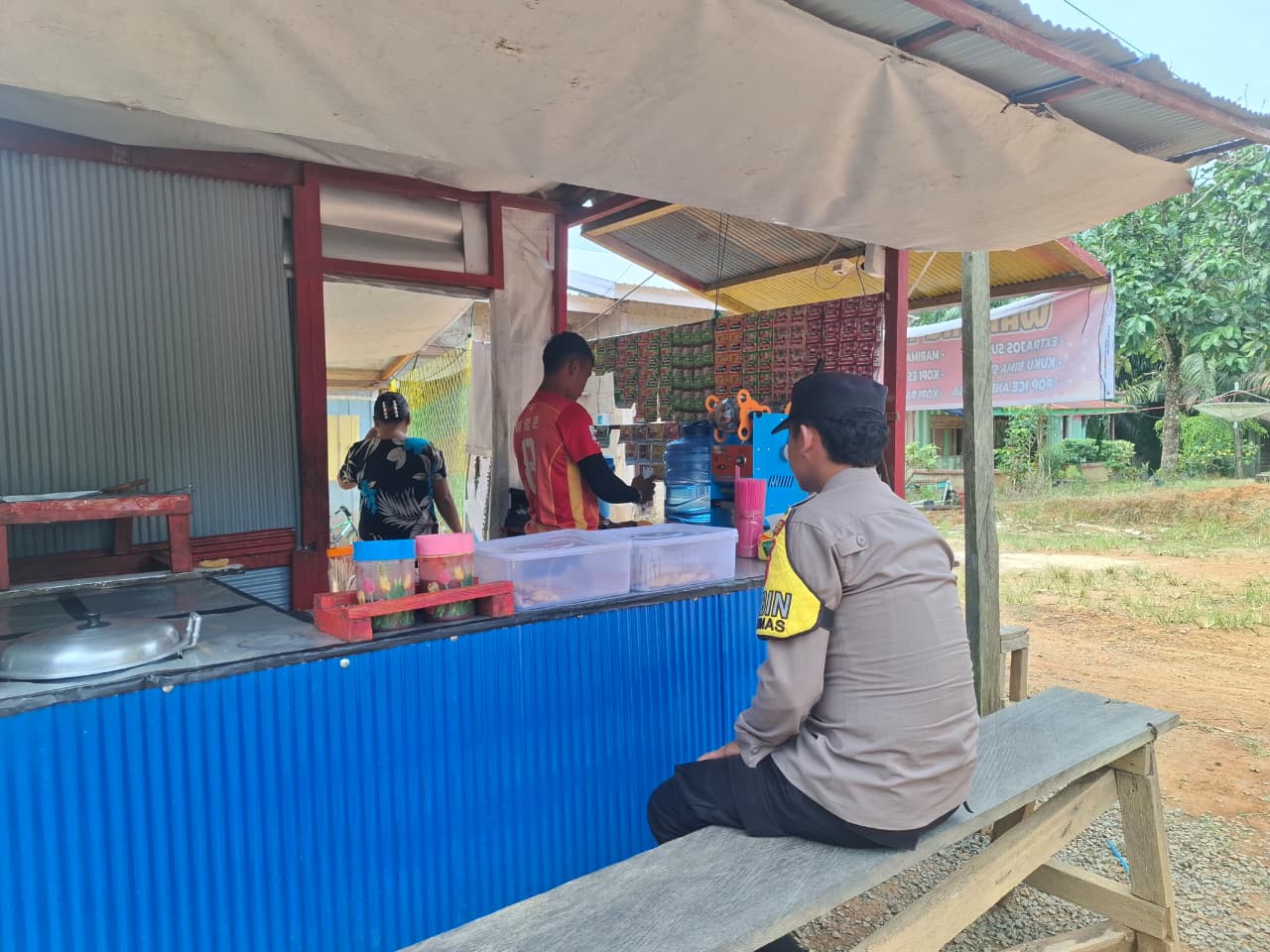 Personil Polsek Lamandau Sambang Ke Pedagang