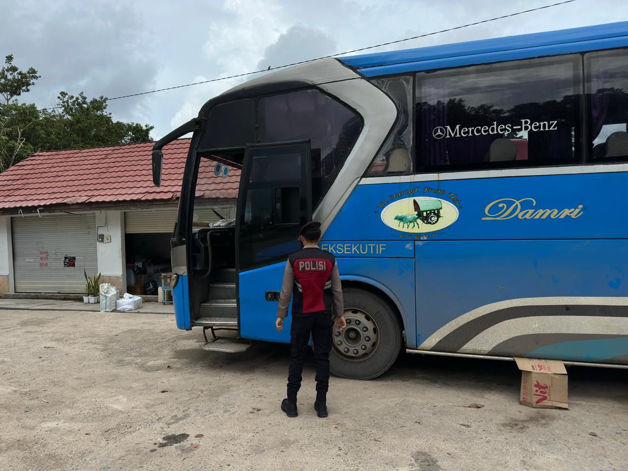 Piket Sat Samapta Polres Lamandau Patroli dan Sambangi Terminal Bus Damri untuk Jaga Kamtibmas Kondusif