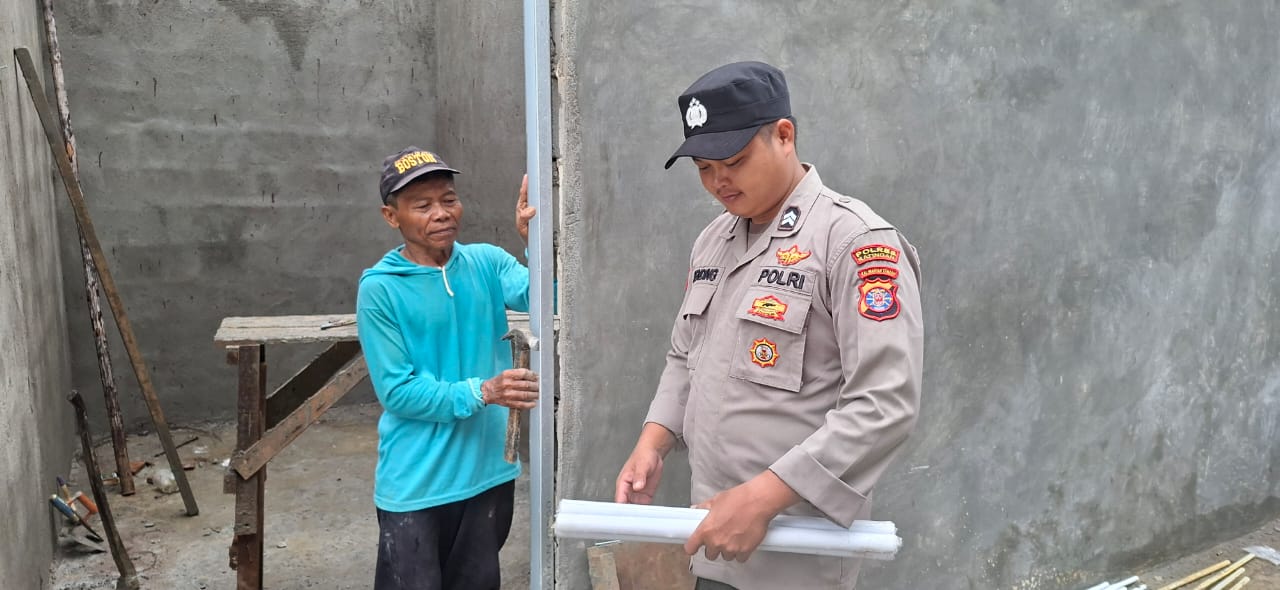 *Lewat Sambang Bhabinkamtibmas Ajak Warga Wujudkan Kamtibmas Kondusif*