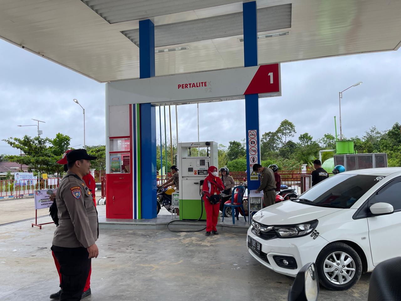 Hindari Ketidakstabilan Situasi di SPBU, Polsek Teweh Tengah Laksanakan Patroli Ke SPBU di Wilayah Hukum Teweh Tengah