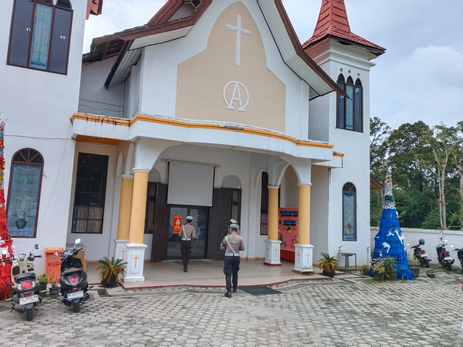 *Satlantas Polres Katingan Jaga Keamanan Pada Kegiatan Ibadah Hari Minggu*