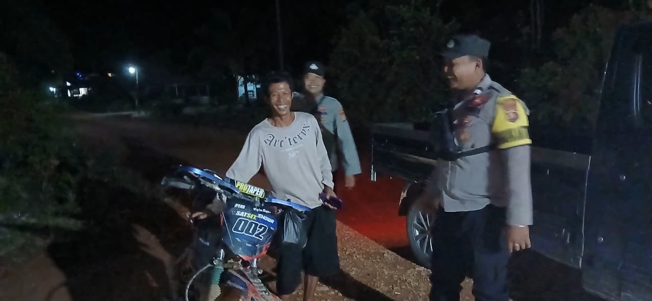 Piket Polsek Lamandau Sambangi Warga, Imbau Pengendara Lebih Berhati-hati di Jalan