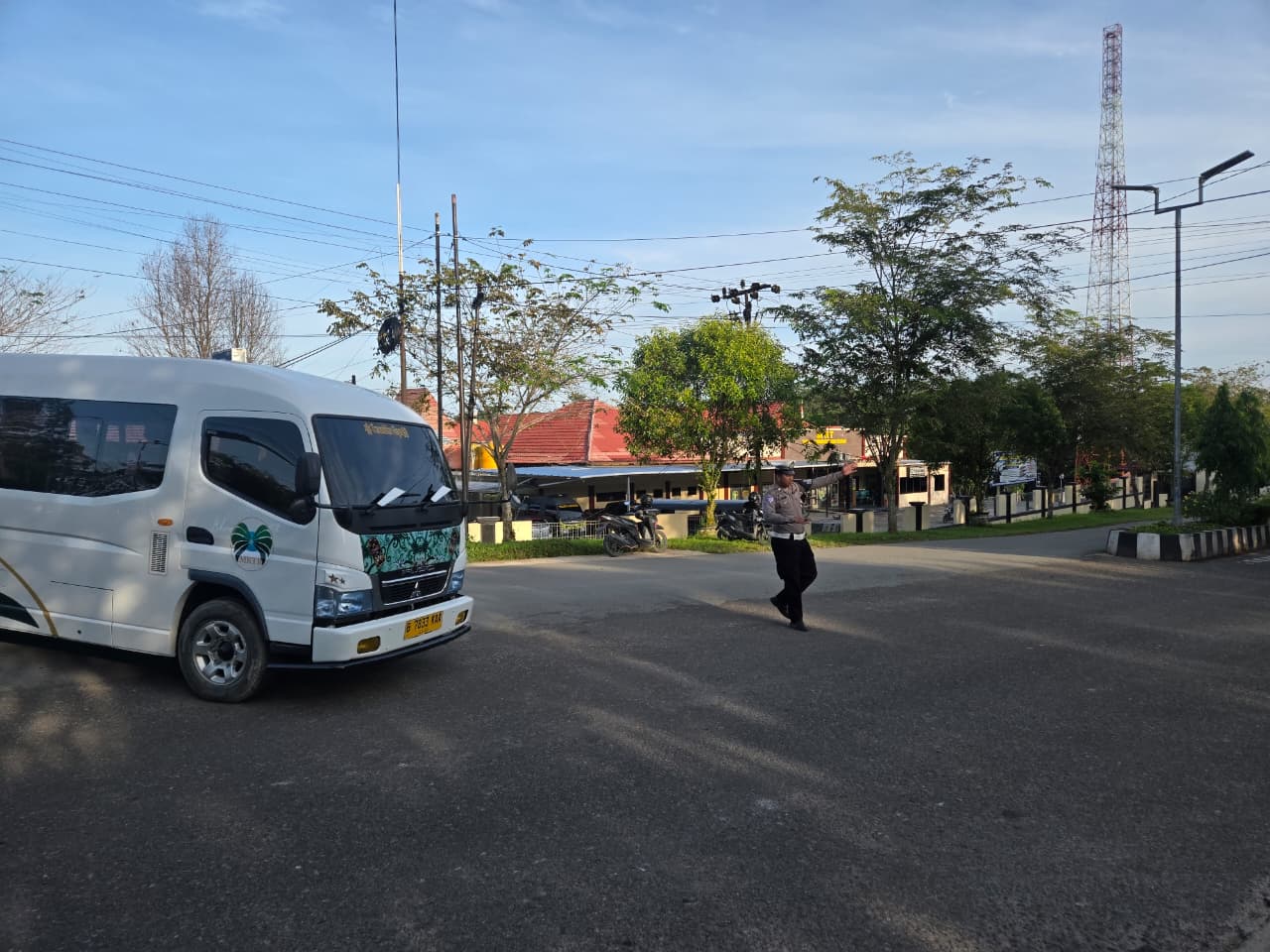 Satuan Lantas Polres lamandau Laksanakan Pengaturan Lalin Pada Pagi hari