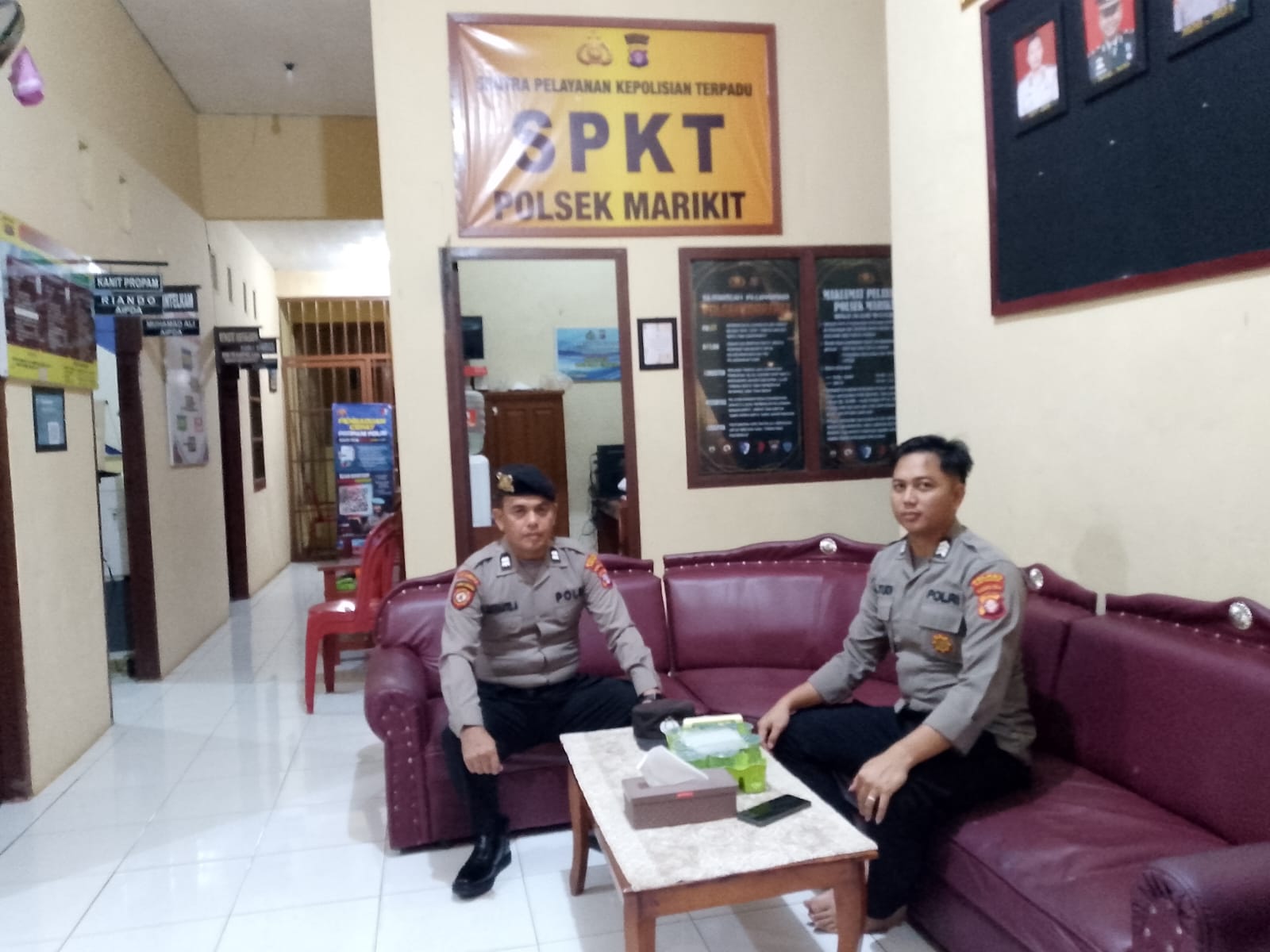 Personil Polsek Marikit Stand By di Mako Penjagaan.
