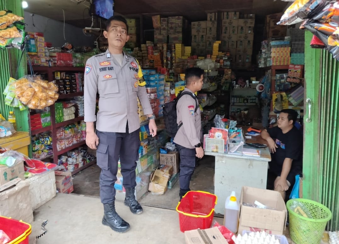 Piket Polsek Delang Silaturahmi Ke Masyarakat