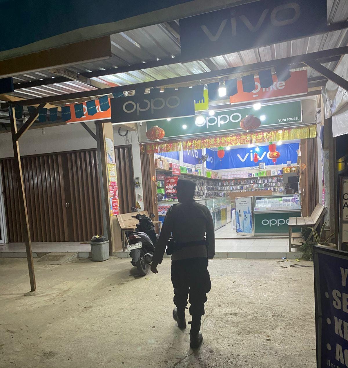 Personil Piket Polsek Bulik Laksanakan Patroli Pertokoan