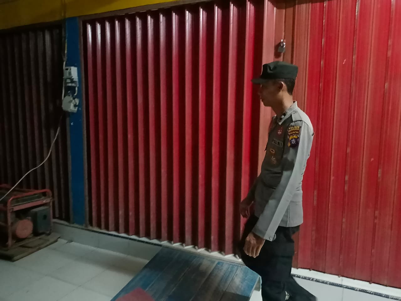 Piket Polsek Patroli kepertokoan diwilkum Polsek Sematu Jaya