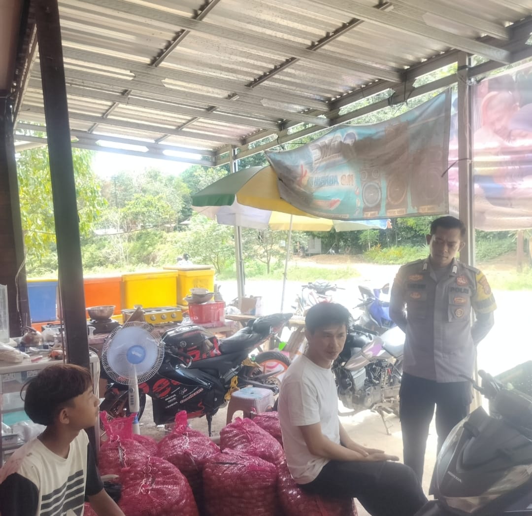 Piket Polsek Delang Silaturahmi Ke Masyarakat