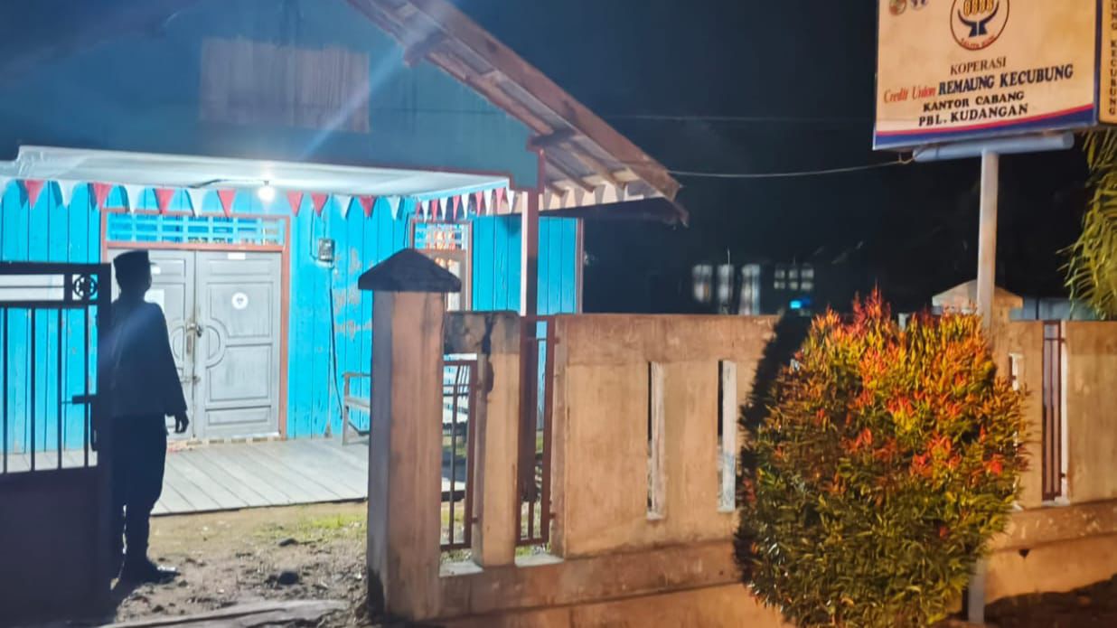 Piket Polsek melaksanakan giat patroli Tempat Objek Vital di wilkum Polsek Delang