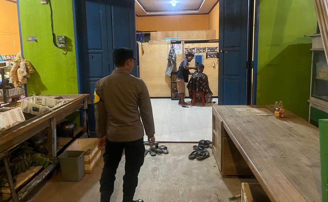 Personel Polsek lamandau melaksanakan silaturahmi kerumah warga