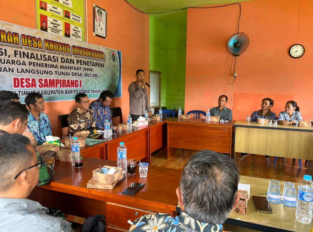 Polsek Teweh Timur Kawal Rapat Penetapan KPM BLT-DD 2026 Desa Sampirang I
