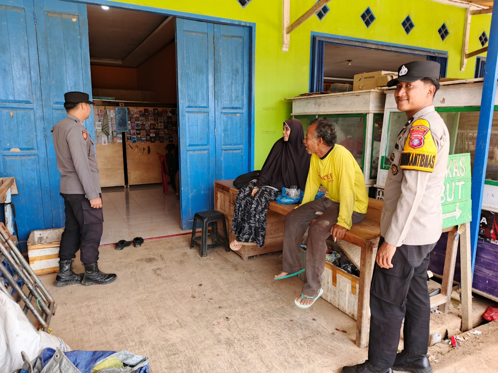 Personel Polsek lamandau melaksanakan sambang kerumah warga