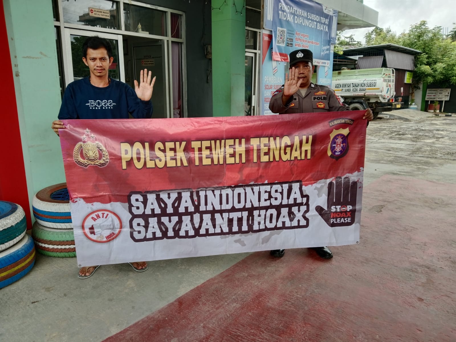 Putus Penyebaran Berita Hoax, Polsek Teweh Tengah Sampaikan Stop Hoax Kepada Warga