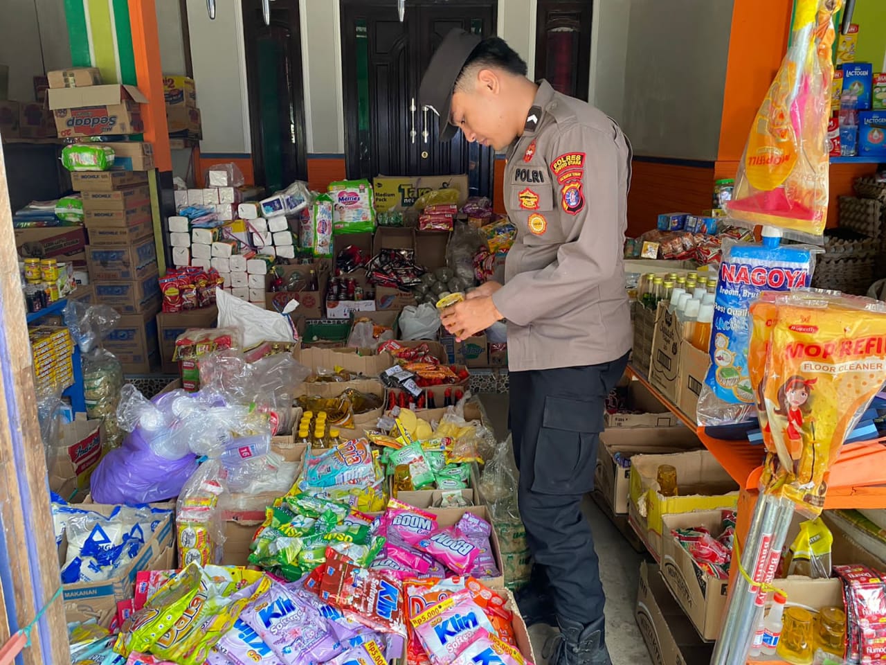 Polsek Montallat Laksanakan Pengecekan Sembako Untuk Pantau Stok Dan Harga Di Pasaran