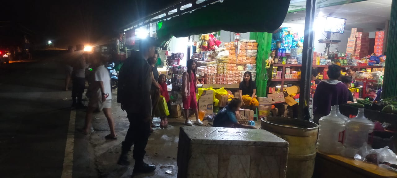 Piket Polsek laksanakan Patroli di Pasar di Wilkum Polsek Delang