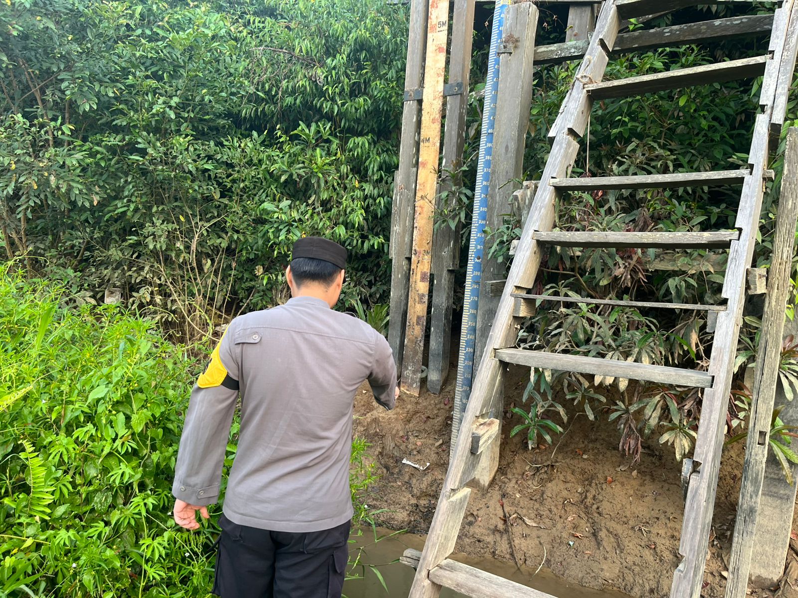 Piket Polsek Cek Debit Air Sungai Lamandau