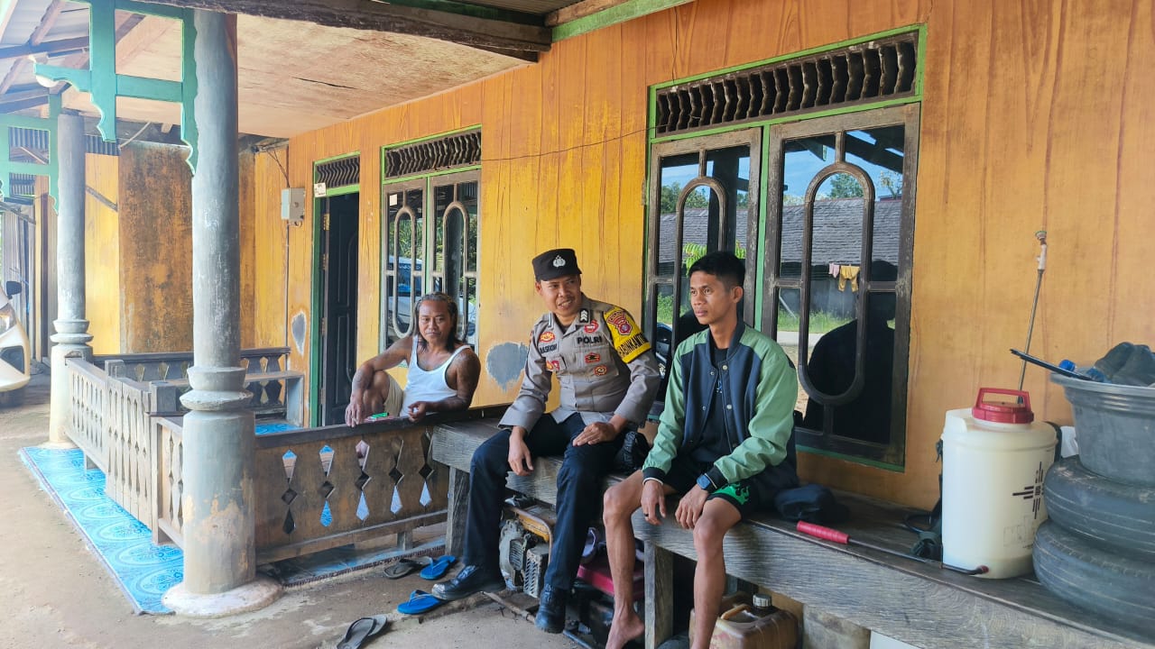 Bhabinkamtibmas Sambang ke Rumah Warga