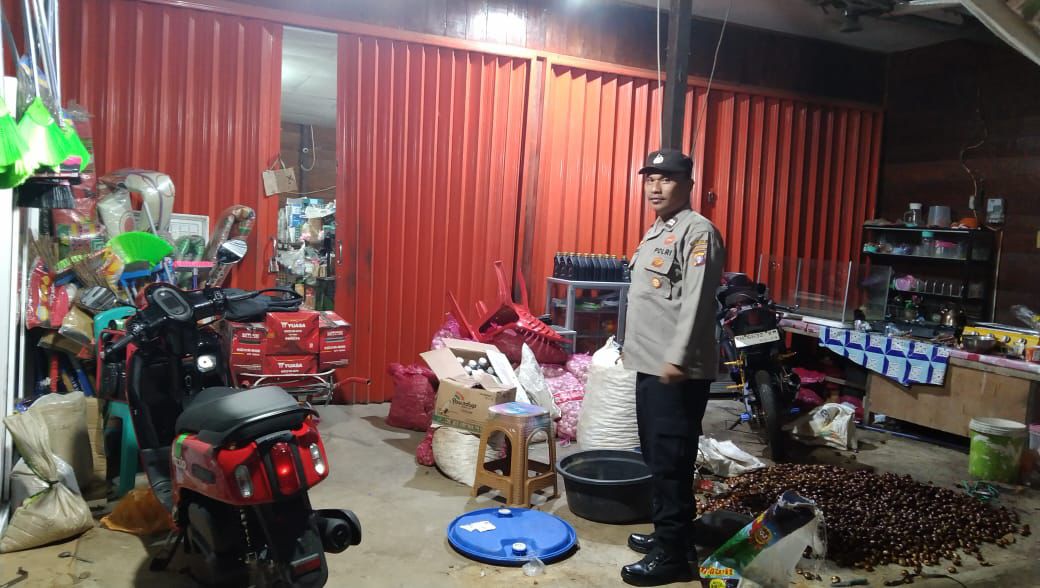 Piket Polsek laksanakan Patroli di Pasar di Wilkum Polsek Delang