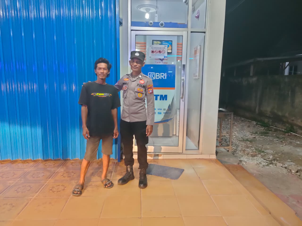 Piket Polsek Sematu Jaya Sambangi Warga, Berikan Himbauan Keamanan Saat Transaksi ATM