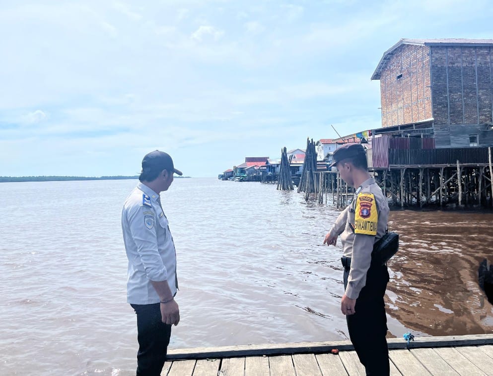 Personil Polsek Katingan Kuala Rutin Melakukan Pengecekan Debit Air Di Wilayahnya