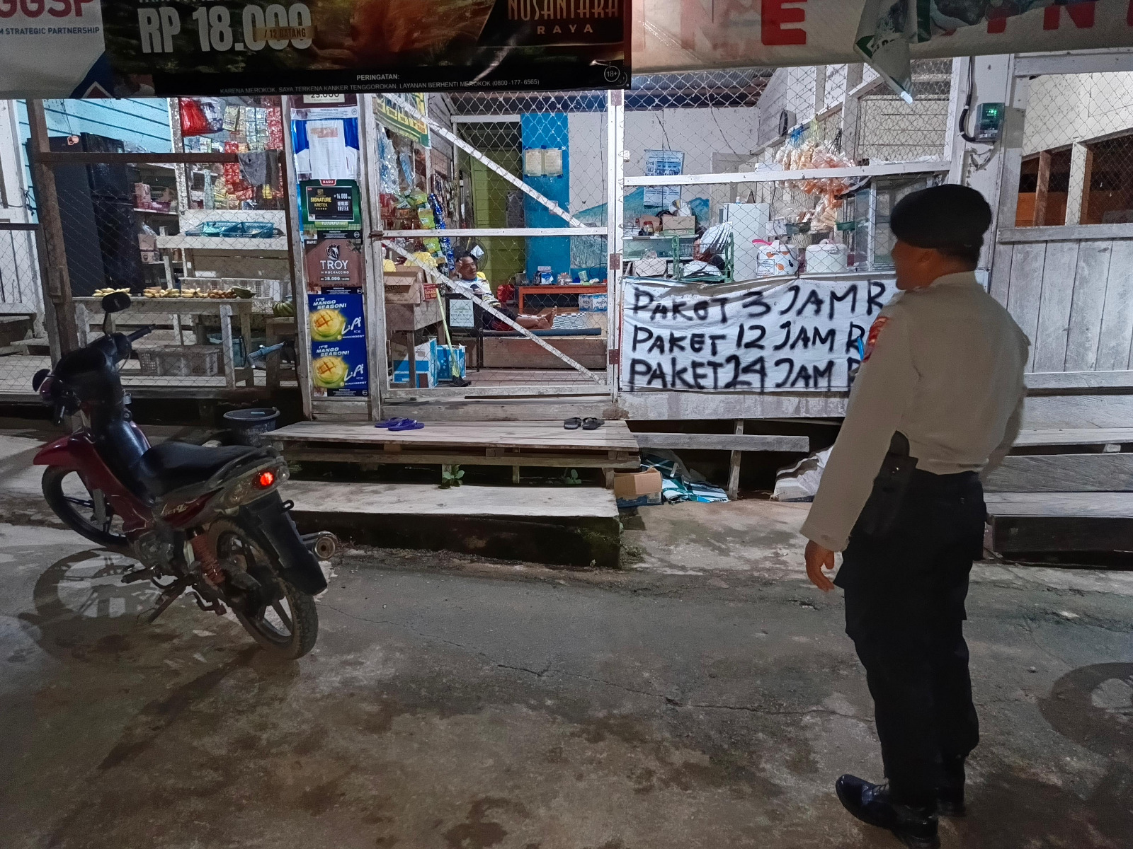 Piket Polsek laksanakan Patroli di Pasar di Wilkum Polsek Delang