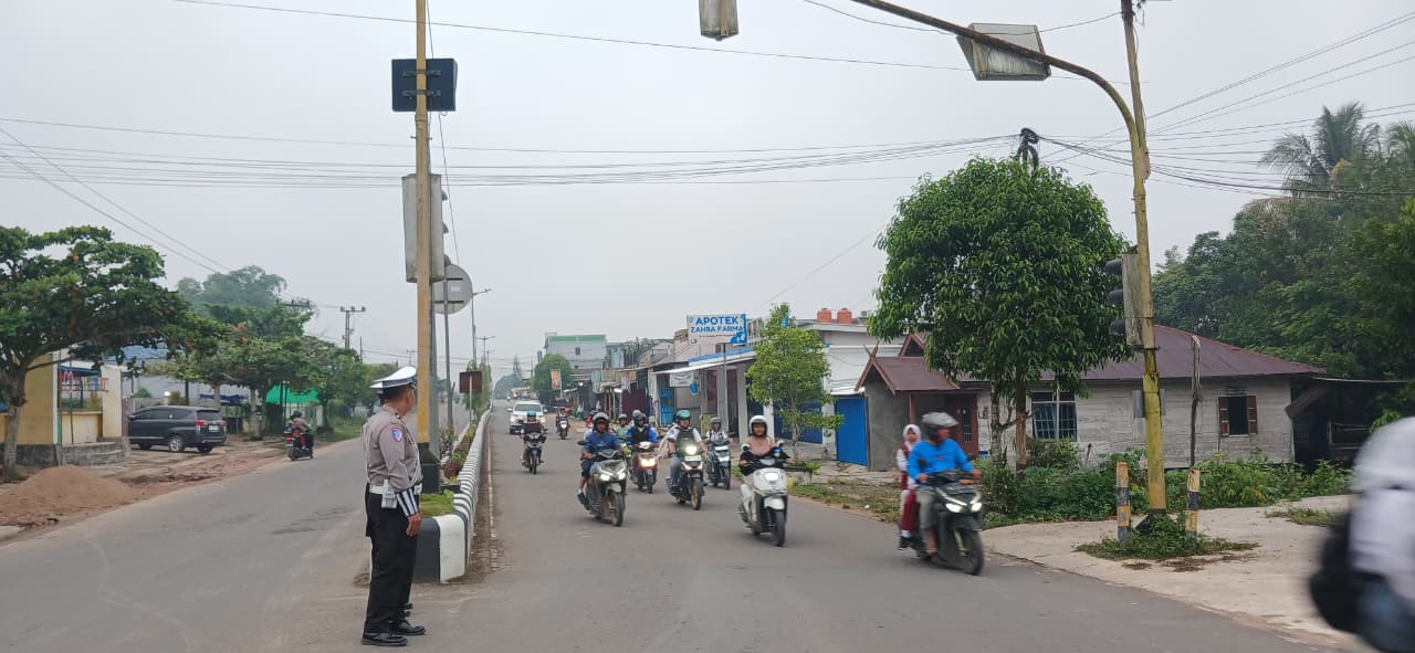 Ciptakan Kelancaran, Satlantas Polres Lamandau Atur Lalu Lintas Pagi Hari